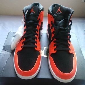 Nike Air Jordan 1 Mid Infrared 23 Black White Retr